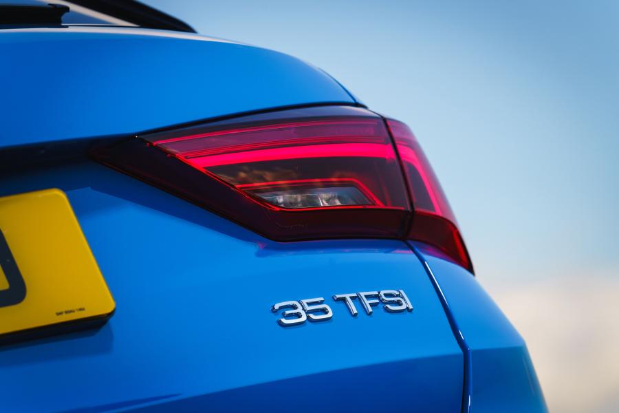 Детали экстерьера Audi Q3 35 TFSI S-Line (8U) 2018 года  (UK) (фото 36 из 40)